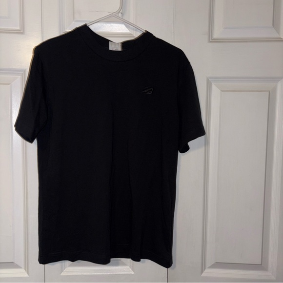 New Balance Men's Black Short Sleeve Tee - Picture 1 of 7